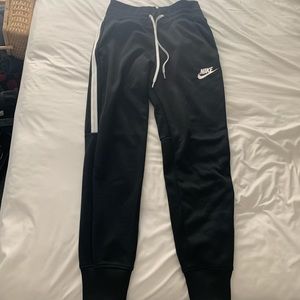 nike joggers sweatpants
